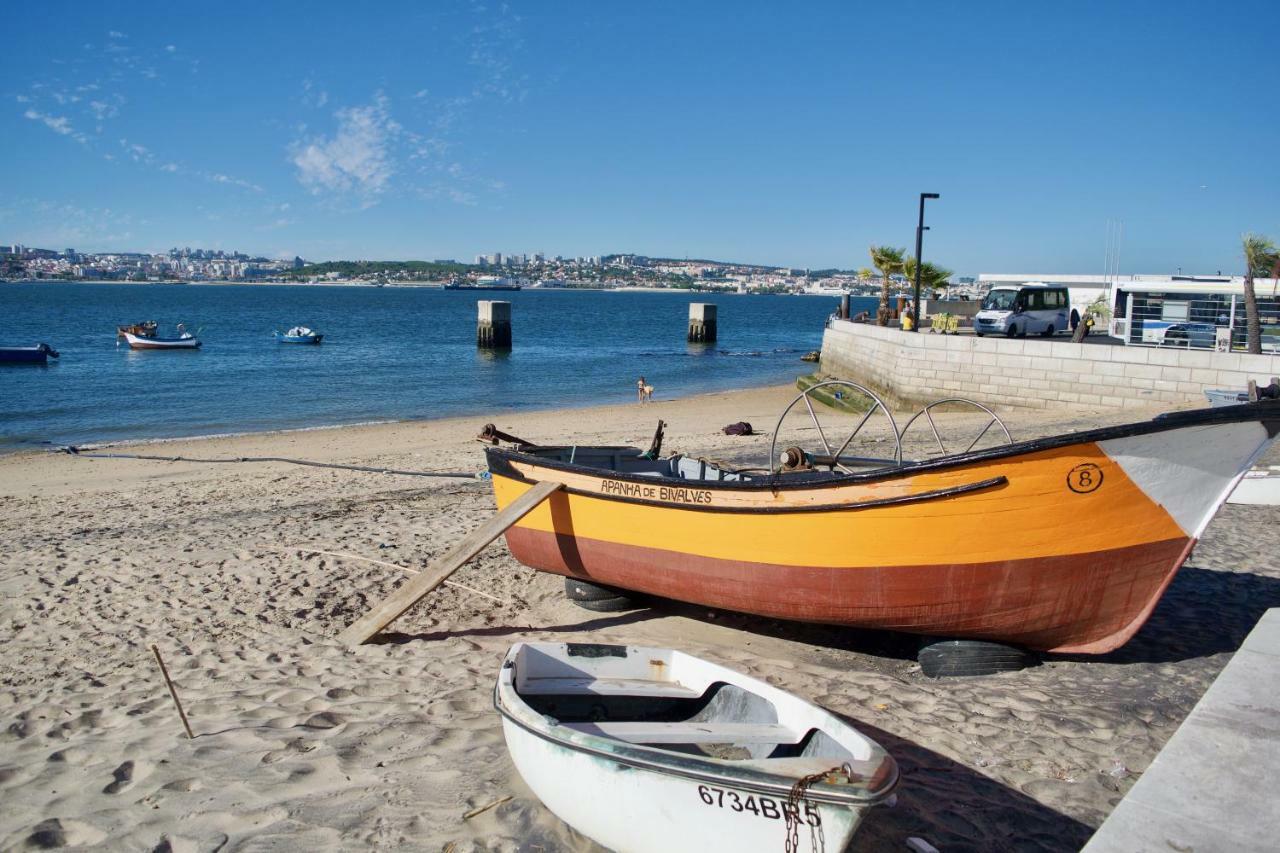 Fisherman'S House - A Boat Ride From Lisbon Villa Trafaria Exterior photo