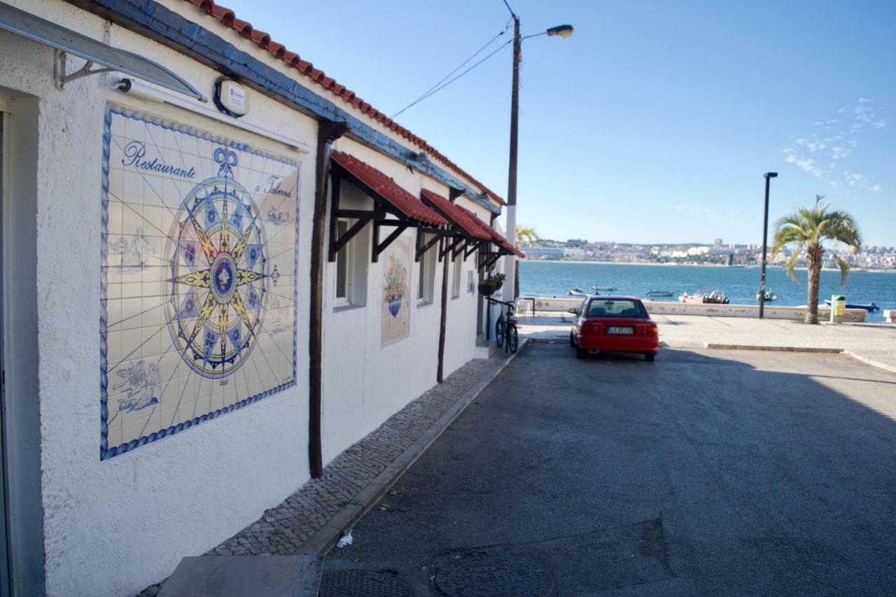 Fisherman'S House - A Boat Ride From Lisbon Villa Trafaria Exterior photo