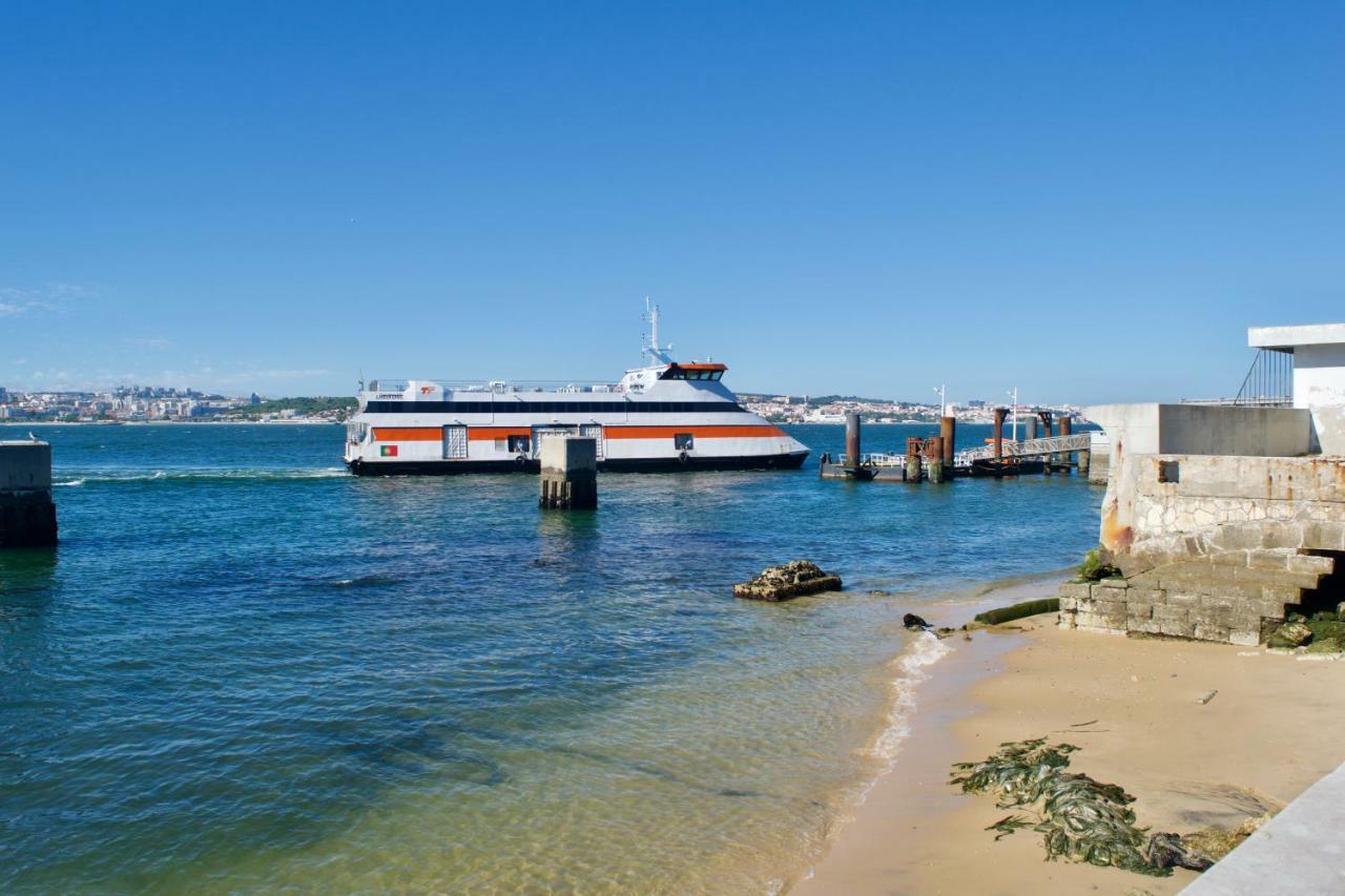 Fisherman'S House - A Boat Ride From Lisbon Villa Trafaria Exterior photo