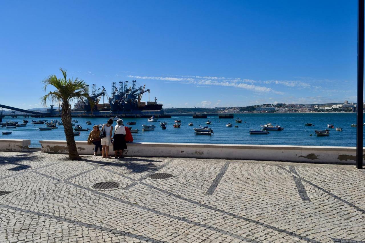 Fisherman'S House - A Boat Ride From Lisbon Villa Trafaria Exterior photo